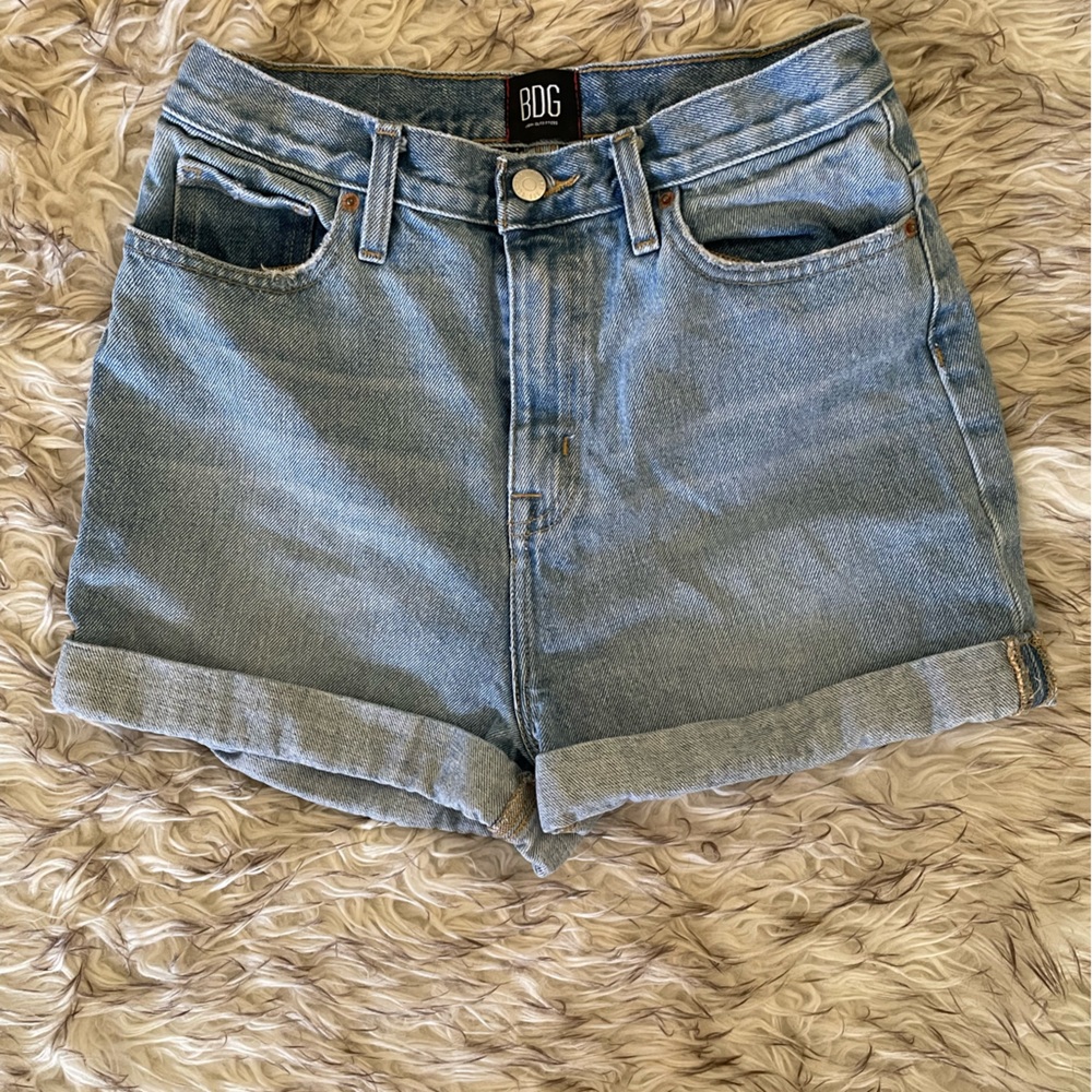 BDG High Waisted Mom Jean Shorts size 27